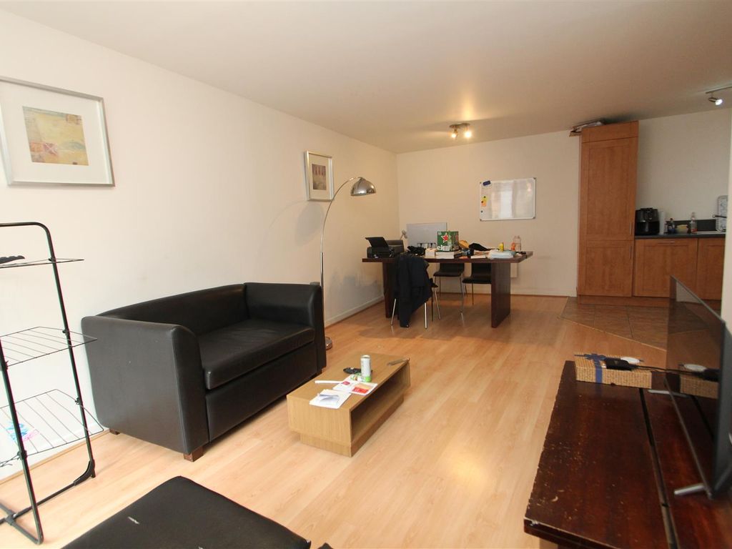 214 Aspect 14, Elmwood Lane, Leeds LS2  