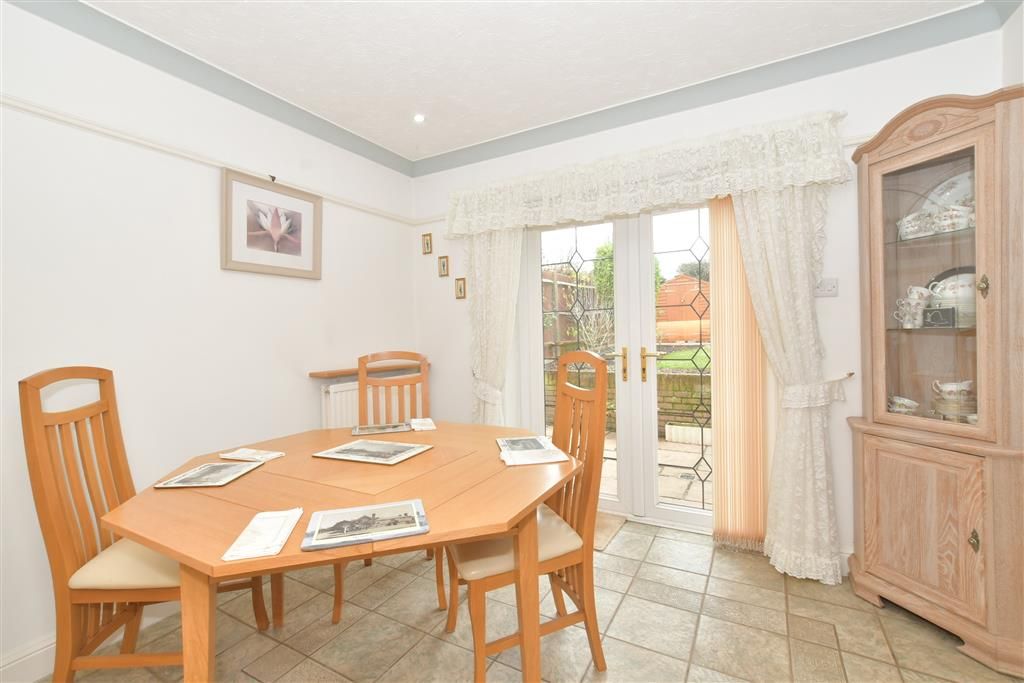 4 bed detached bungalow for sale in St. Ann's Road, Horndean