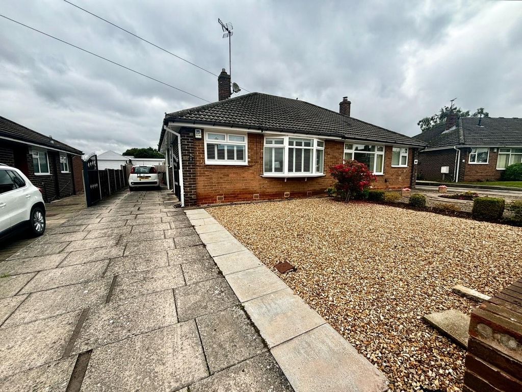 2 bed semidetached bungalow for sale in Glebelands Close, Garforth