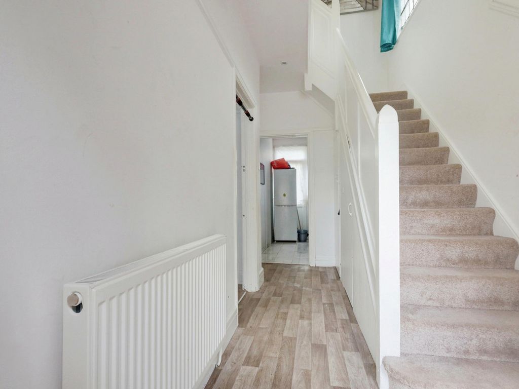 4 bed semidetached house for sale in Bournemouth Park Road, Southend