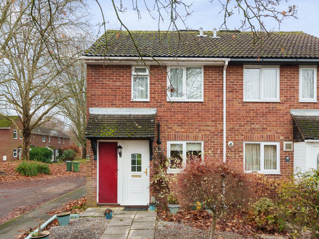 2 bed end terrace house for sale in Lydiard Close, Boyatt Wood