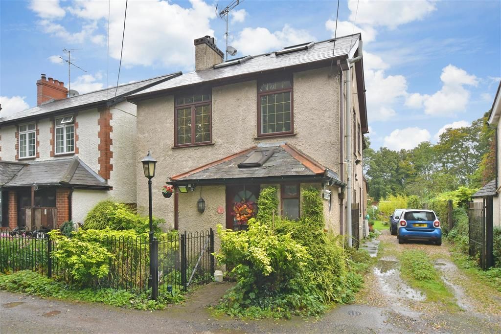 3 bed detached house for sale in Passfield Common, Passfield, Liphook