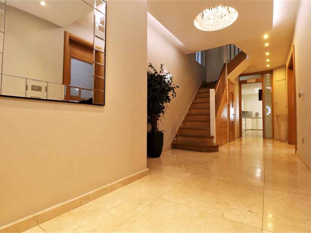 Montpelier Rise, London NW11  