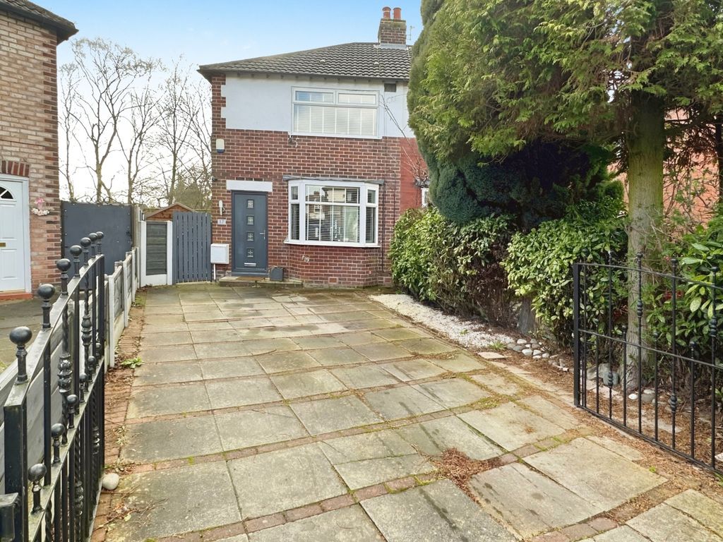 2 bed semidetached house for sale in Beverley Avenue, Denton