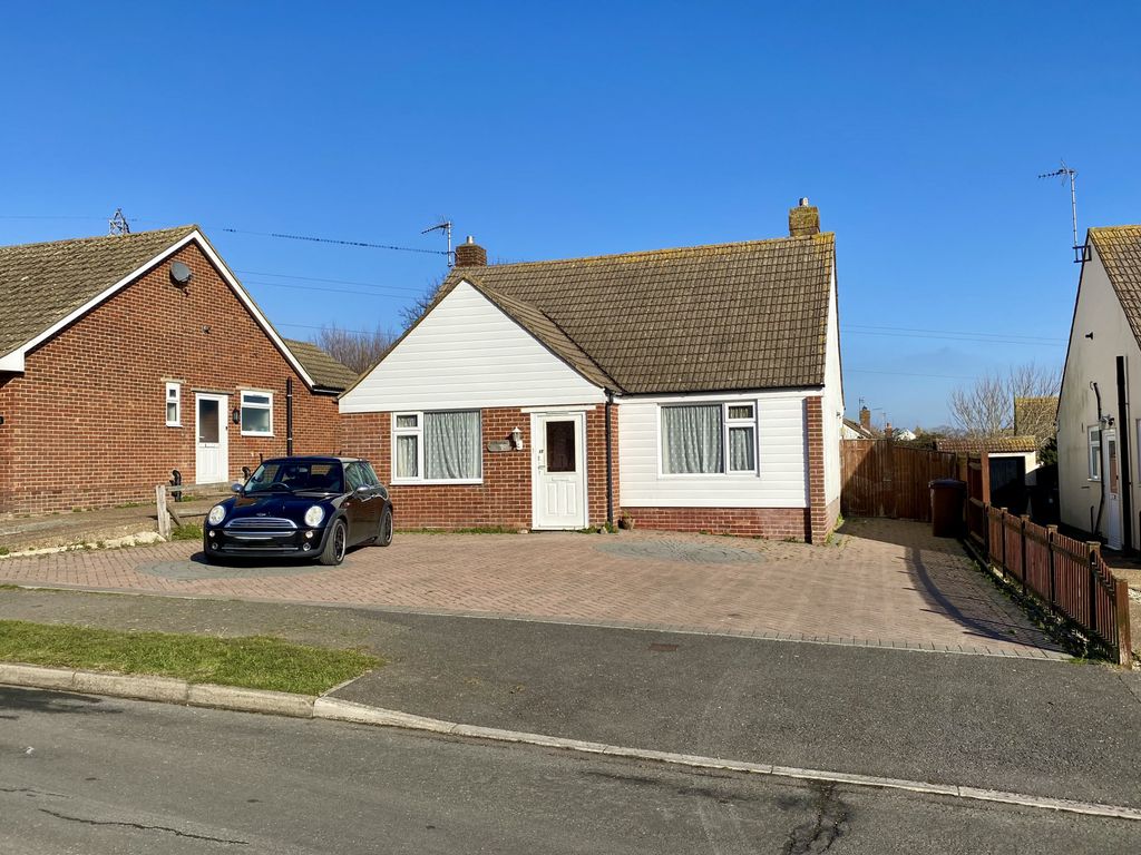 2 bed bungalow for sale in Oakleaf Drive, Polegate, East Sussex BN26