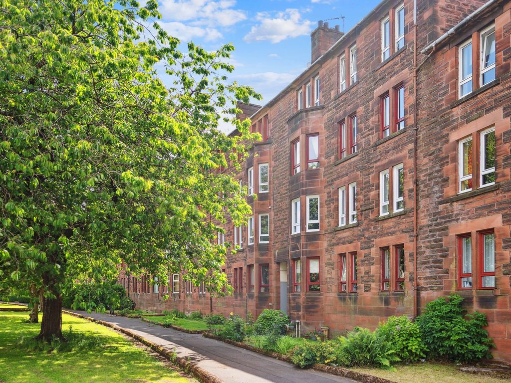 3 bed flat for sale in Great Western Road, Anniesland, Glasgow G13, £