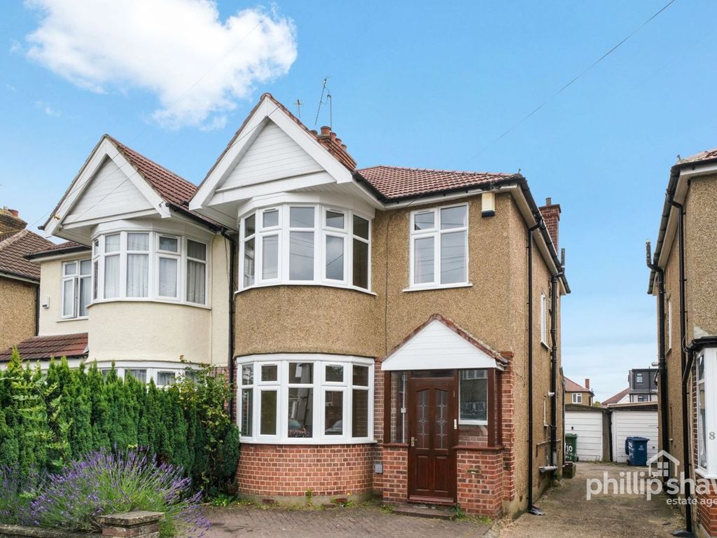 3 bed semidetached house to rent in Dudley Avenue, Harrow HA3, £2,200