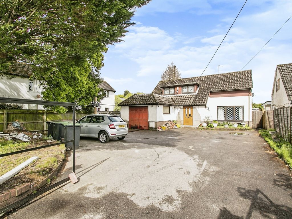 5 bed bungalow for sale in Victoria Road, Ferndown BH22 Zoopla
