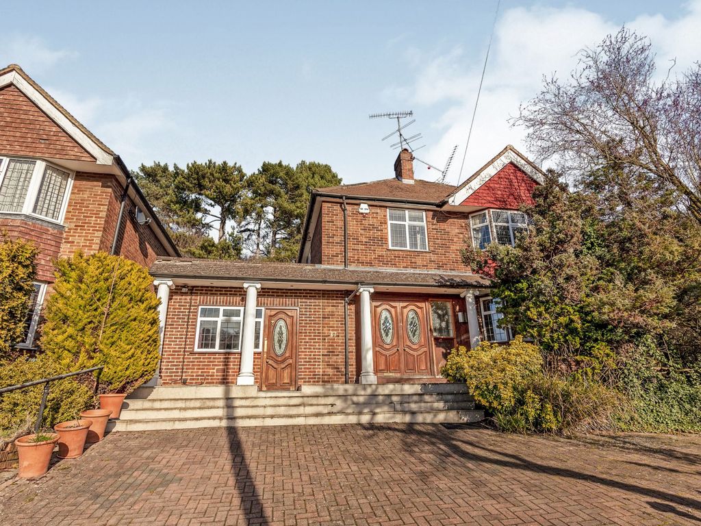 3 bed detached house to rent in Chapel View, South Croydon CR2 Zoopla