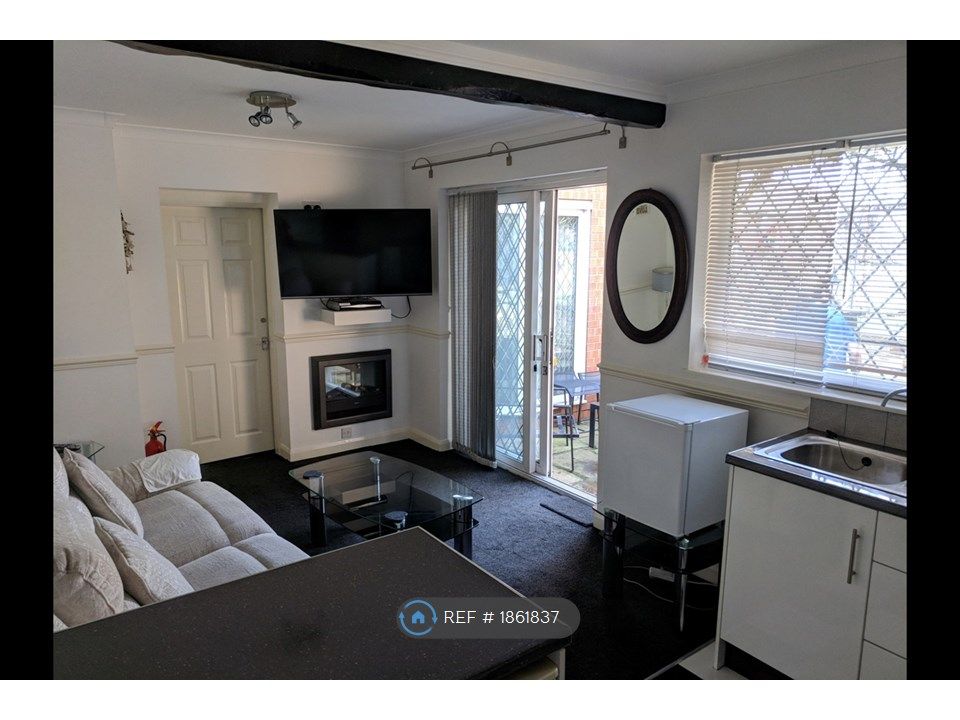 Studio to rent in Denby Dale Road, Wakefield WF4, £867 pcm Zoopla