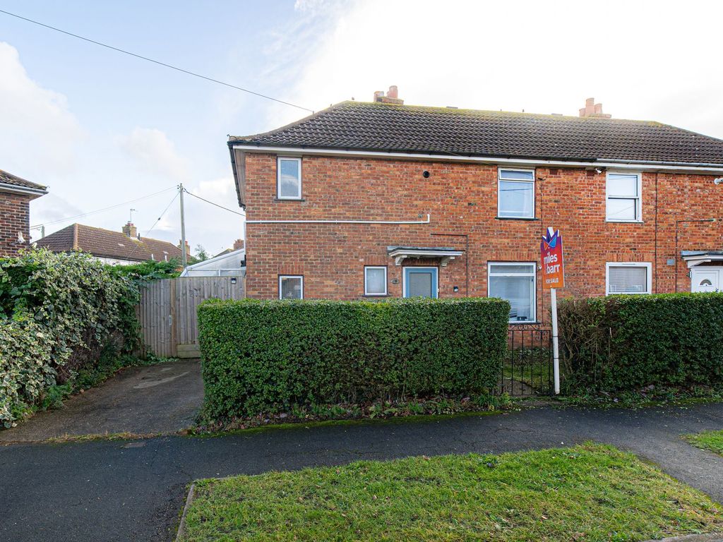 3 bed semidetached house for sale in Fairview Road, Elvington CT15, £