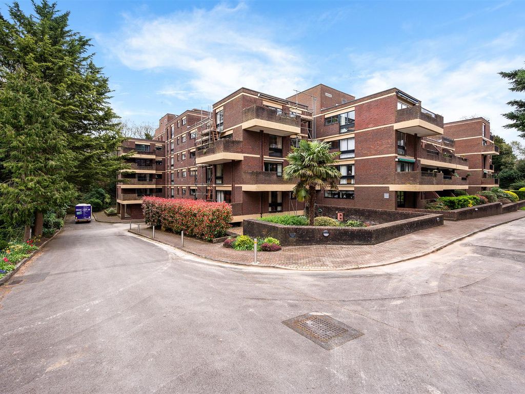 2 bed flat for sale in Pitt Place, Church Street, Epsom KT17, £475,000