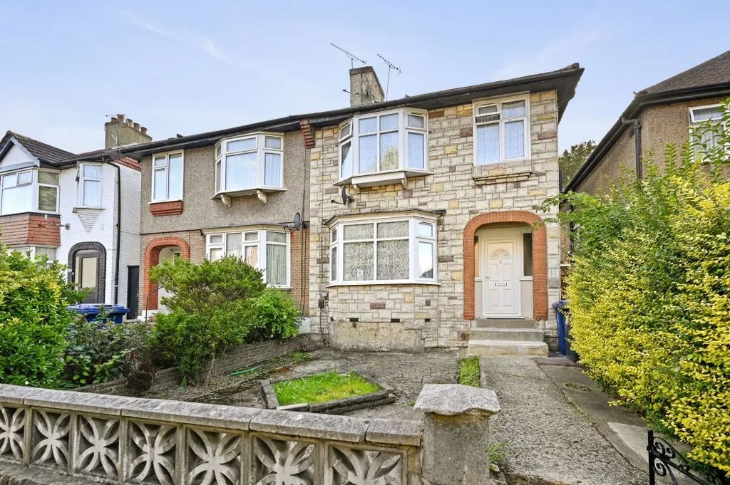 3 bed flat for sale in Greenford Avenue, London W7, £580,000 Zoopla