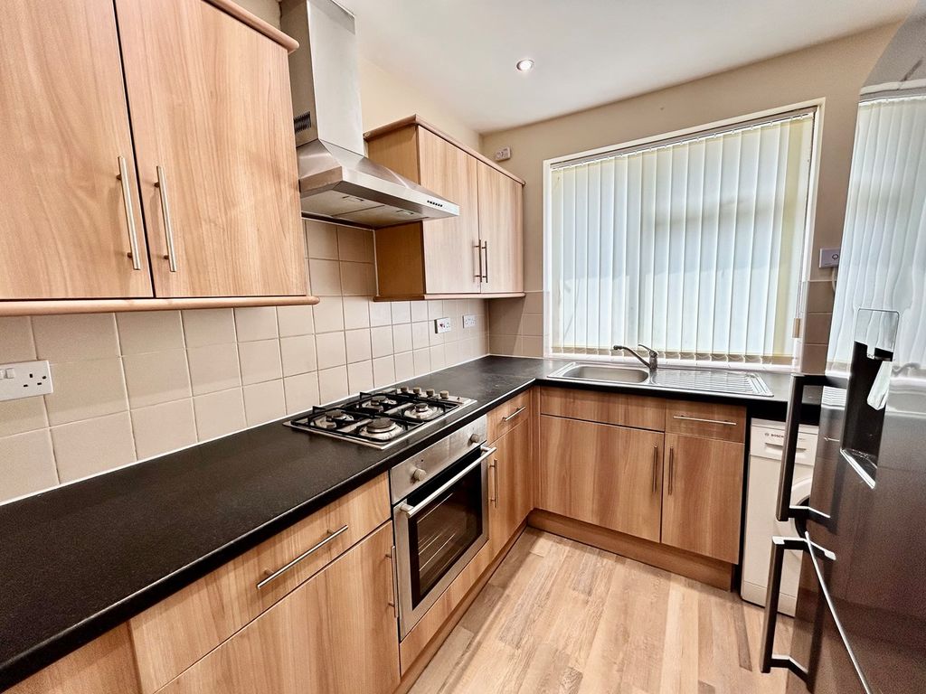 2 bed flat to rent in Bilton Road, Perivale, Greenford UB6 Zoopla