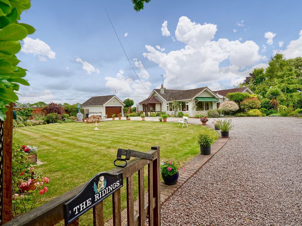 4 bed detached bungalow for sale in Church Road, Hargrave NN9 Zoopla