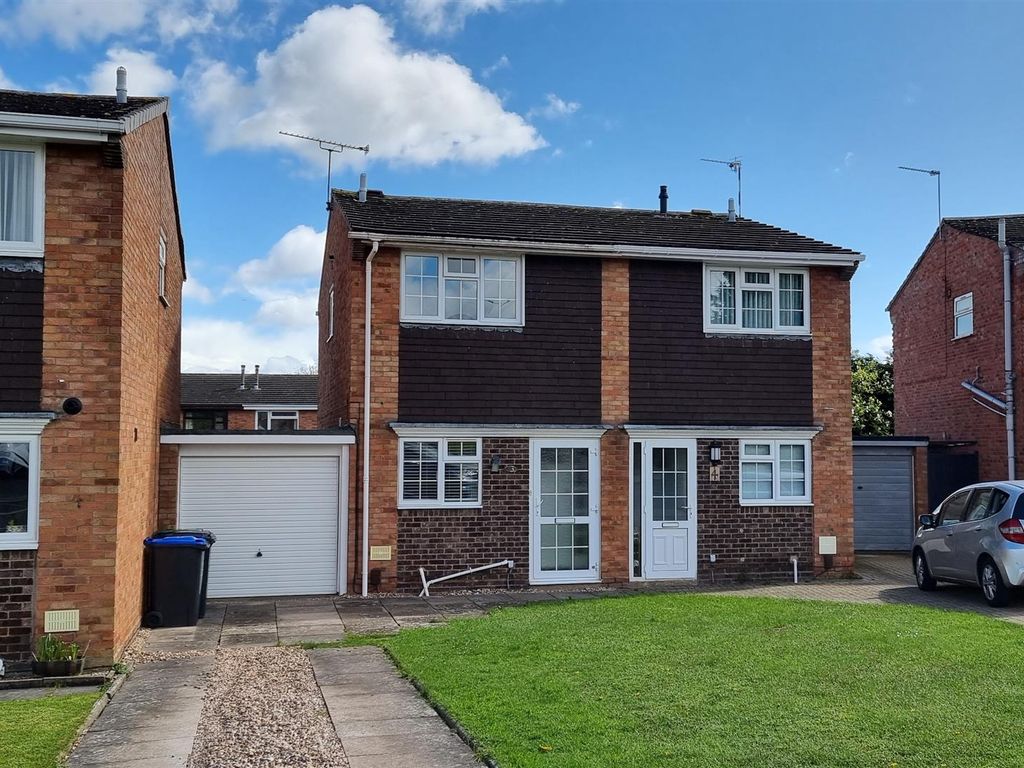 2 bed shared to rent in Armstrong Close, Whitnash