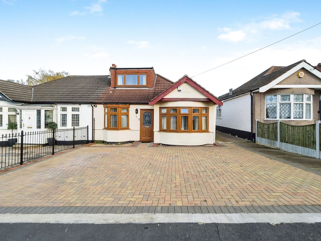 3 bed bungalow for sale in Lawns Way, Romford RM5, £425,000 Zoopla