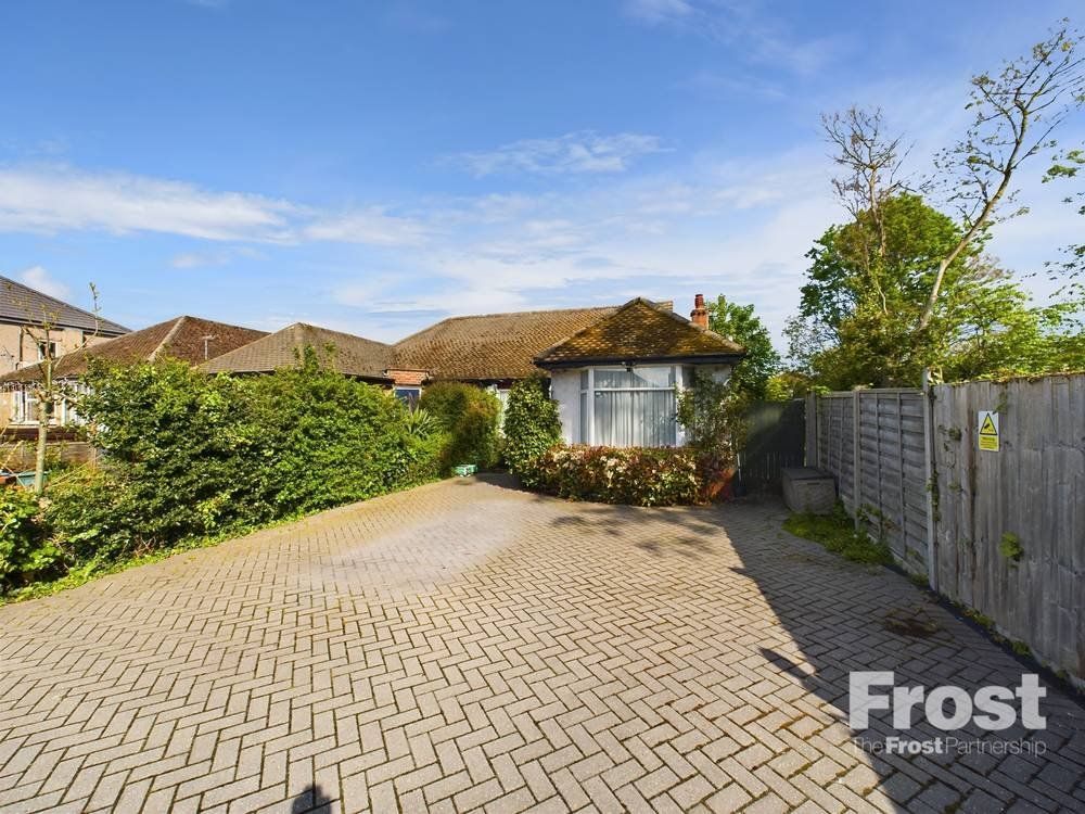 3 bed bungalow for sale in Dorchester Drive, Feltham, Hounslow TW14, £