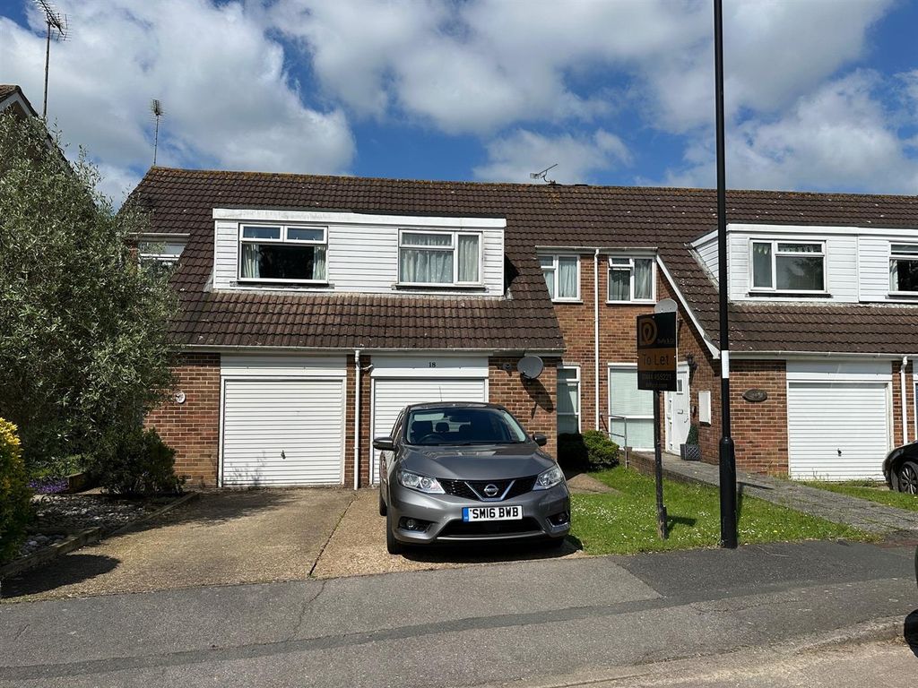 3 bed semidetached house to rent in Badgers Walk, Burgess Hill, West