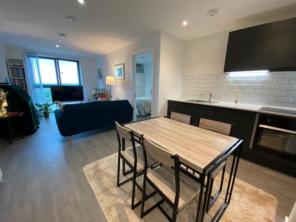 2 bed flat for sale in Talbot Road, Old Trafford, Manchester M16, £