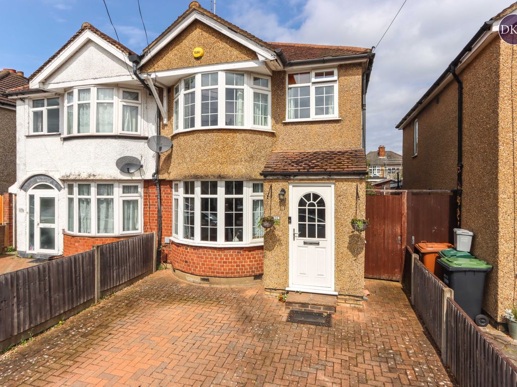 3 bed semidetached house for sale in Malvern Way, Croxley Green