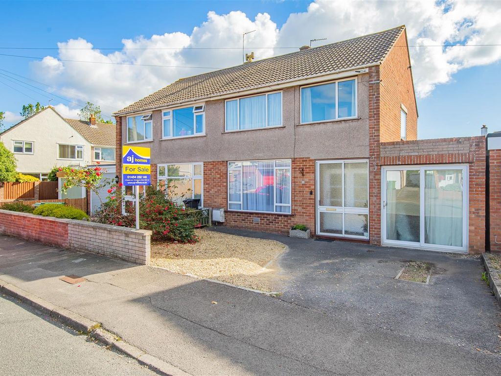 3 bed semidetached house for sale in Bradley Avenue, Winterbourne