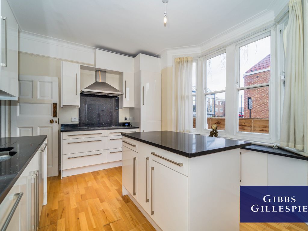 4 bed end terrace house to rent in Pinner Road, Harrow, Middlesex HA1