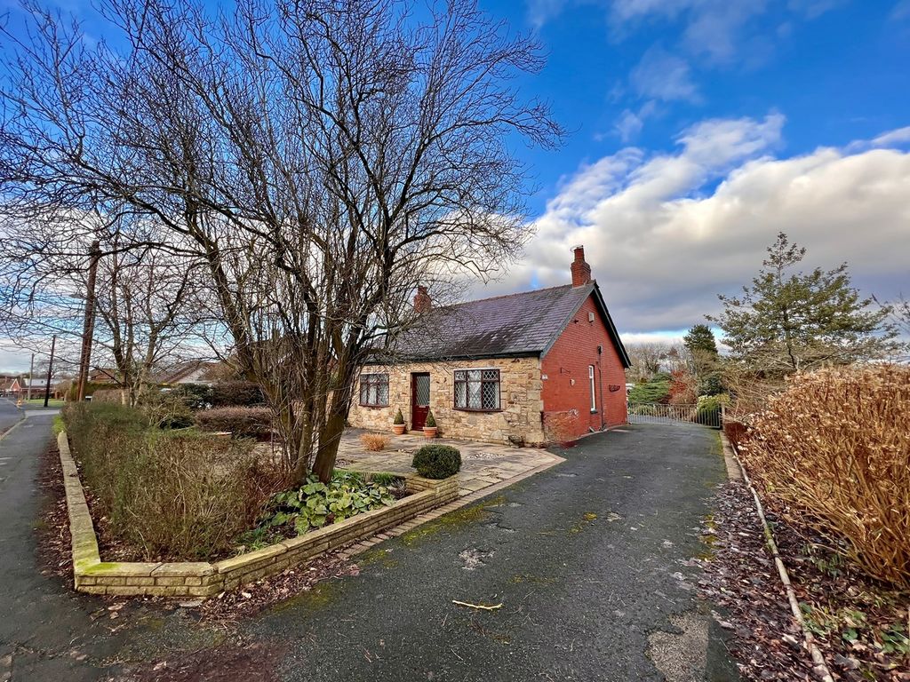 2 bed detached bungalow for sale in Dob Lane, Walmer Bridge, Preston