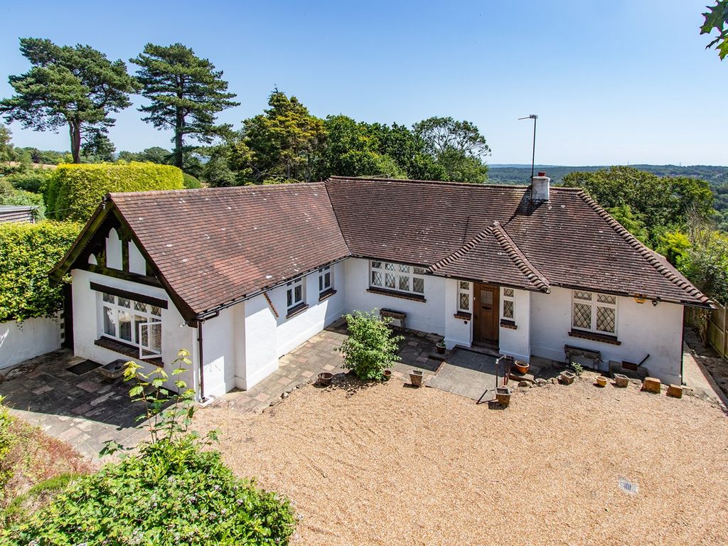 2 bed detached bungalow for sale in Caldbec Hill, Battle TN33, £725,000