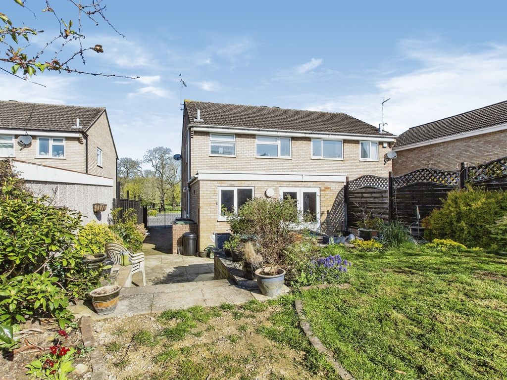 3 bed semidetached house for sale in Springfield Avenue, Thrapston