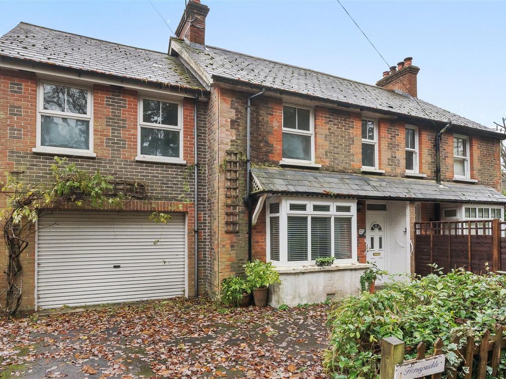 5 bed semidetached house for sale in London Road, Hill Brow, Liss GU33