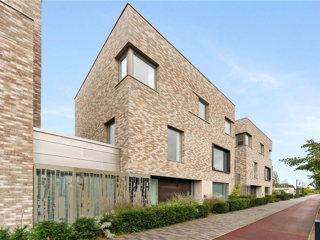 4 bed detached house for sale in Eddington Avenue, Cambridge CB3, £