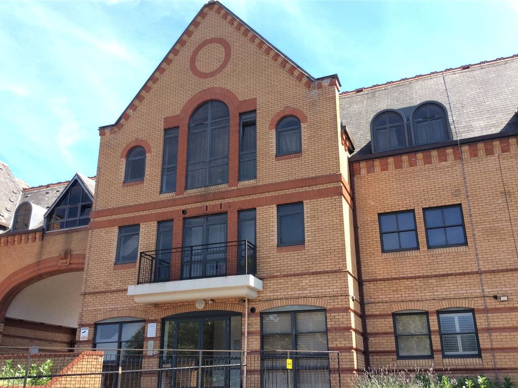 2 bed flat for sale in Flat 14, 1 Whyteleafe Hill, Whyteleafe, Surrey