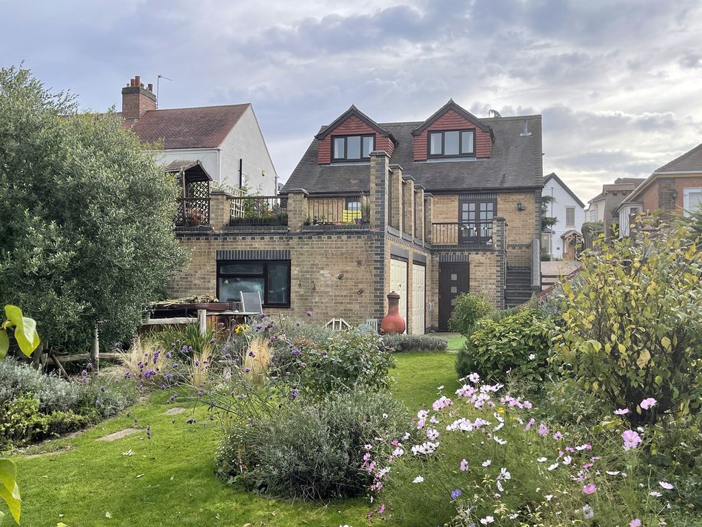 4 bed detached house for sale in Field Lane, BurtonOnTrent DE13 Zoopla