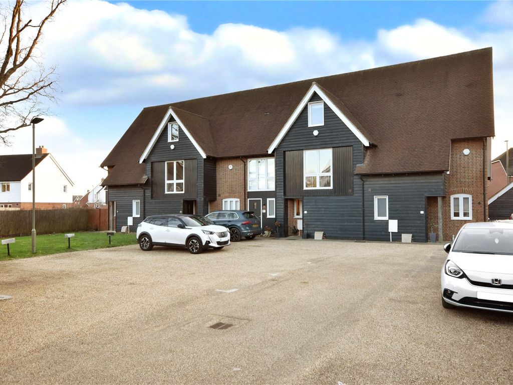 3 bed terraced house for sale in Horley, Surrey RH6, £425,000 Zoopla