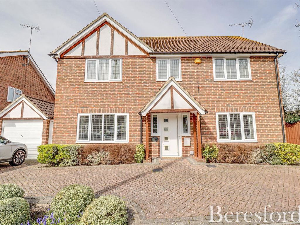3 bed detached house for sale in Southall Way, Brentwood CM14, £725,000 Zoopla