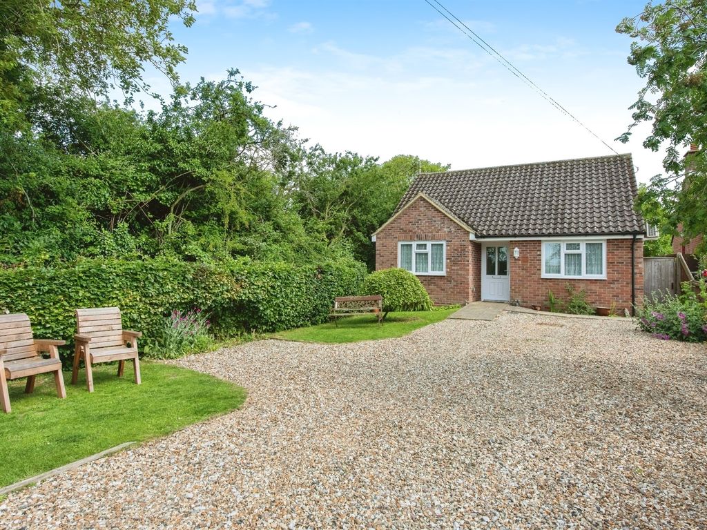 2 bed detached bungalow for sale in Bury Road, Brockley, Bury St