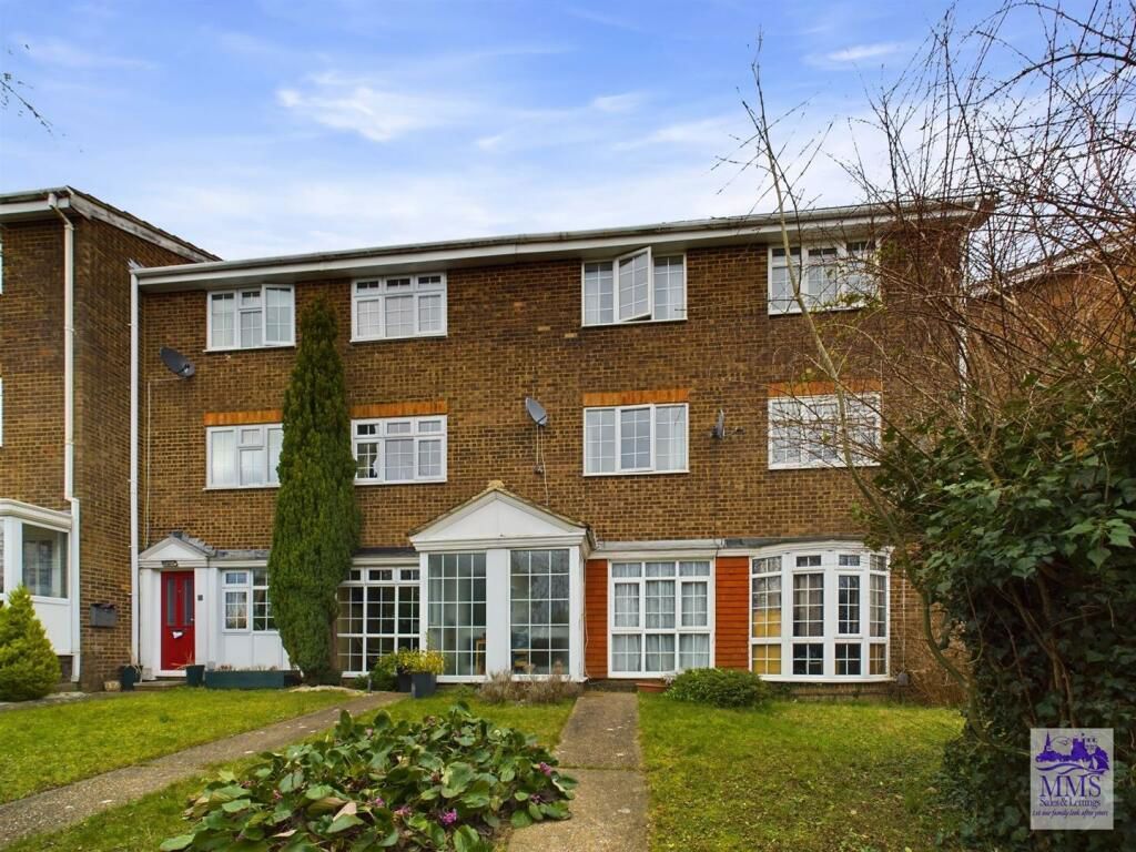 4 bed town house for sale in Beacon Road, Chatham ME5, £250,000 Zoopla