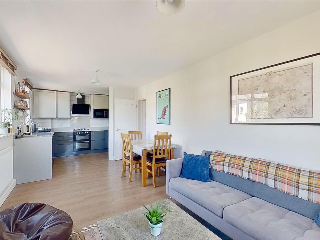 Hunter Close, London SW12  