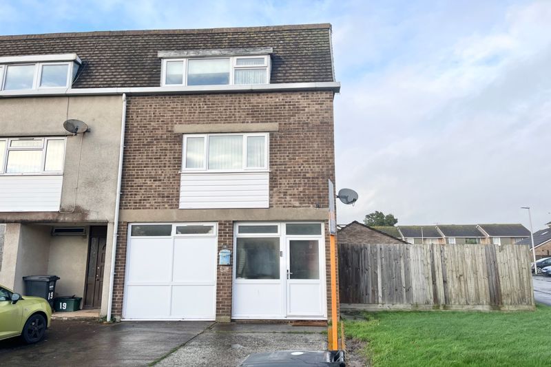 4 bed end terrace house for sale in Brompton Road, WestonSuperMare