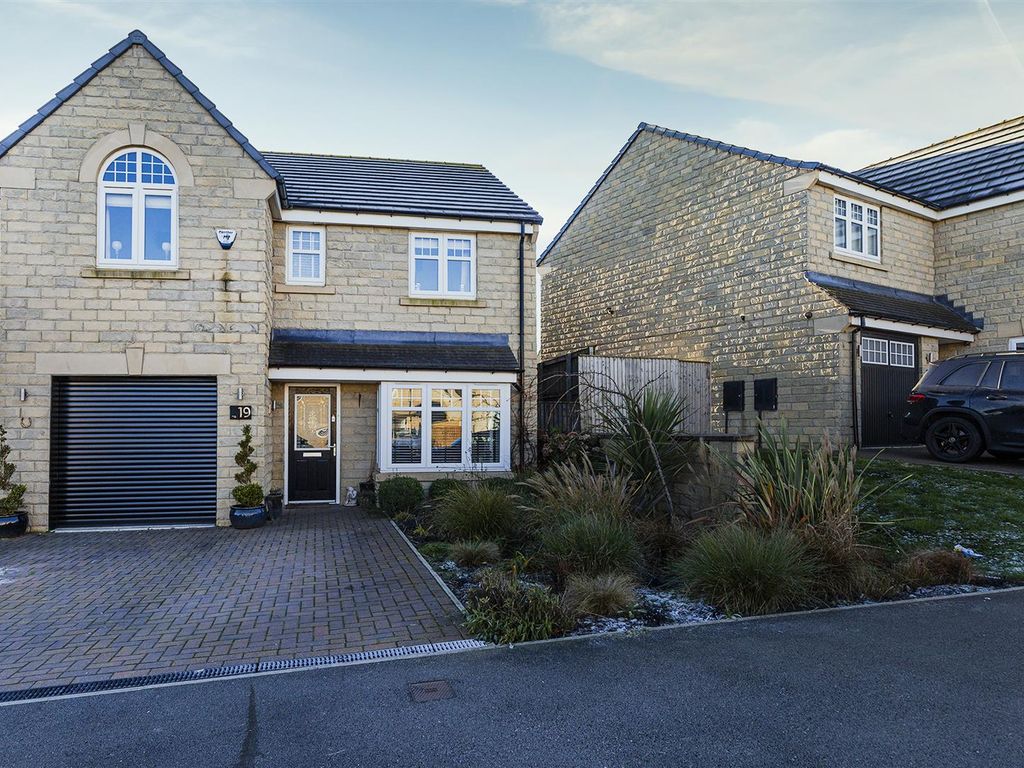 Farriers Way, Lindley, Huddersfield HD3