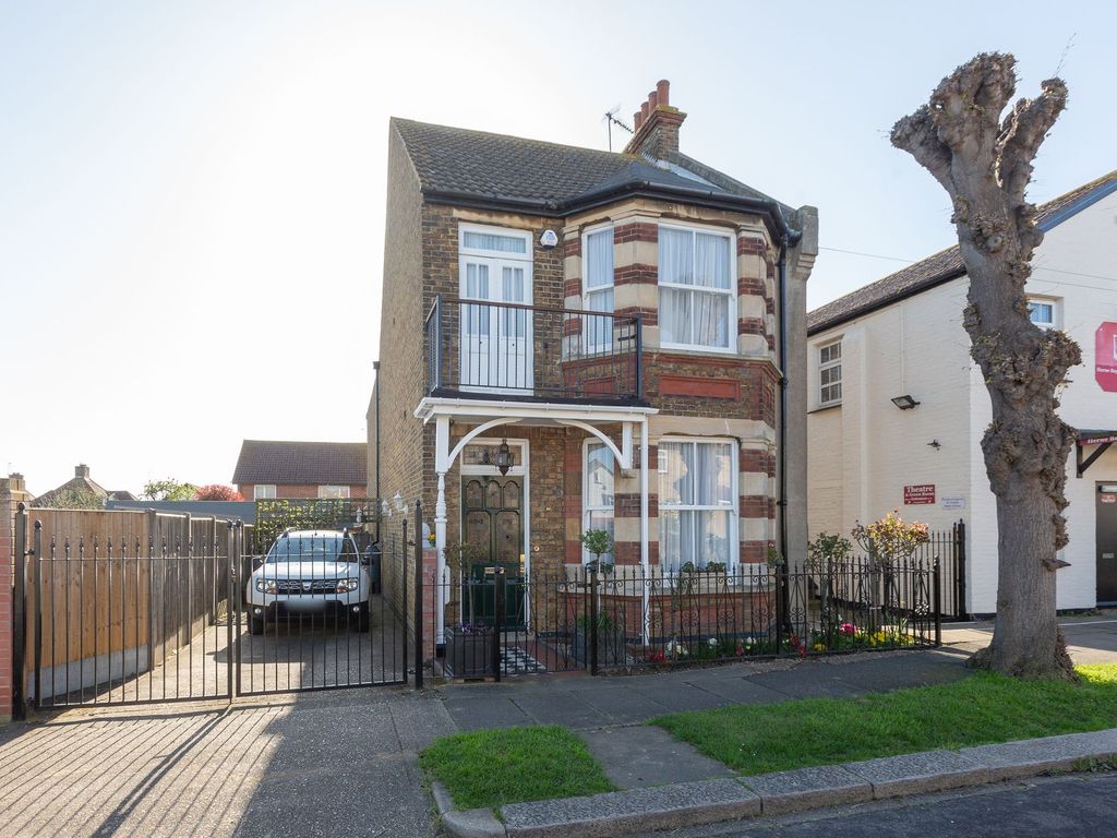 3 bed detached house for sale in Bullers Avenue, Herne Bay CT6 Zoopla