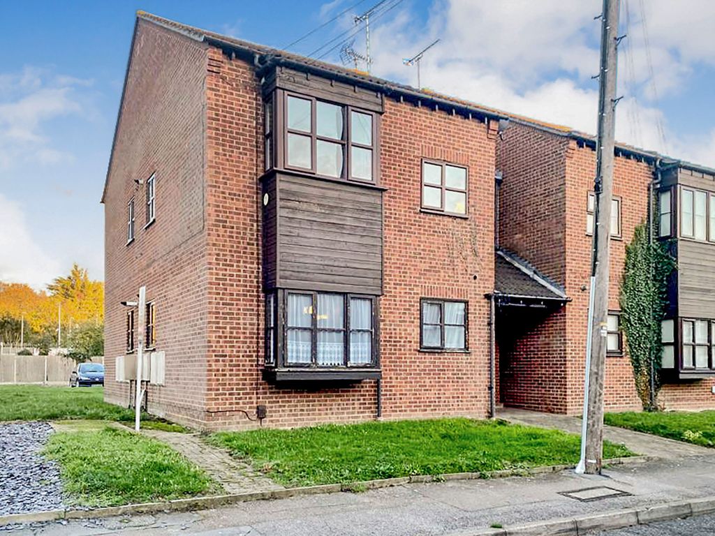 Studio for sale in Runnymede Road, StanfordLeHope SS17, £75,000 Zoopla