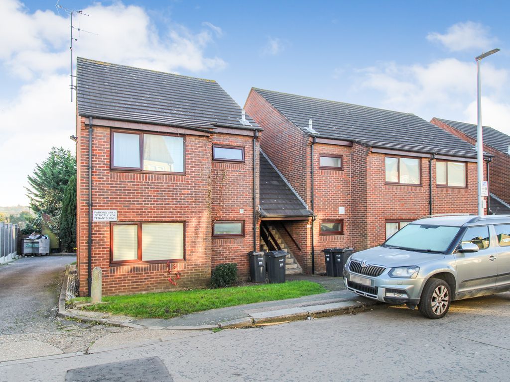 1 bed flat to rent in West Grove, Woodford Green IG8, £1,500 pcm Zoopla