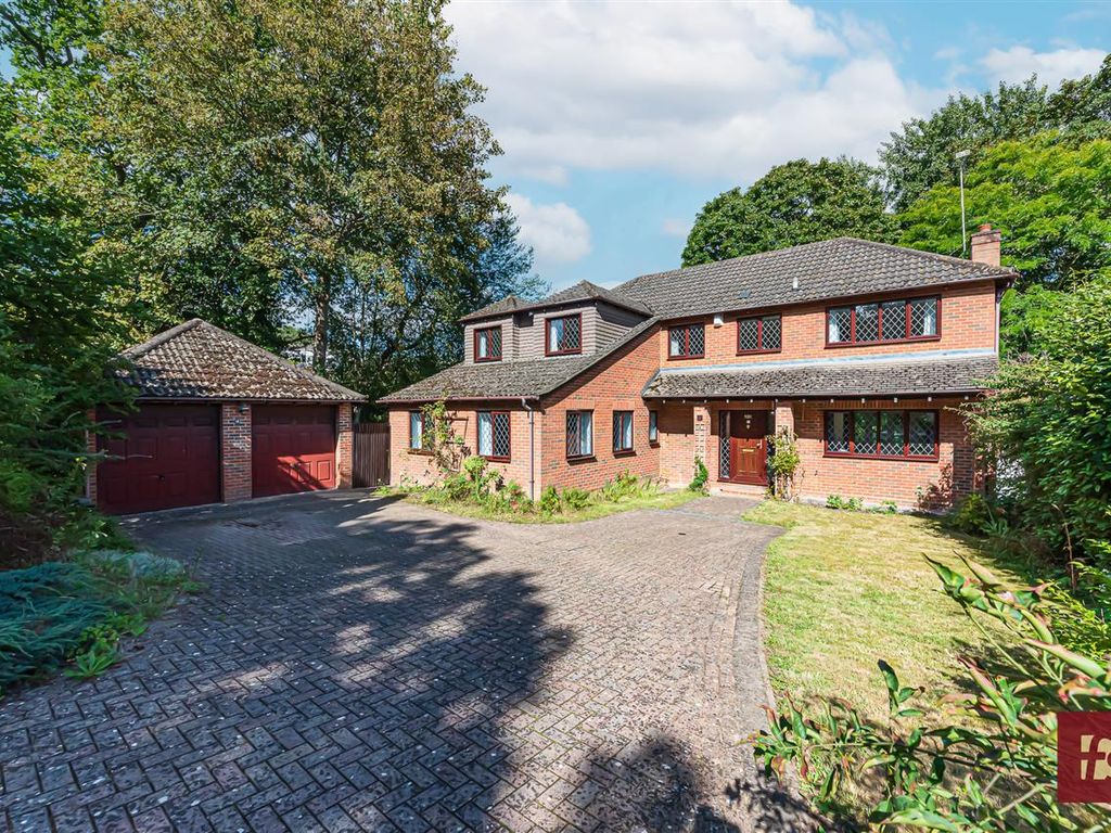 5 bed property for sale in Windrush Heights, Sandhurst GU47, £1,100,000