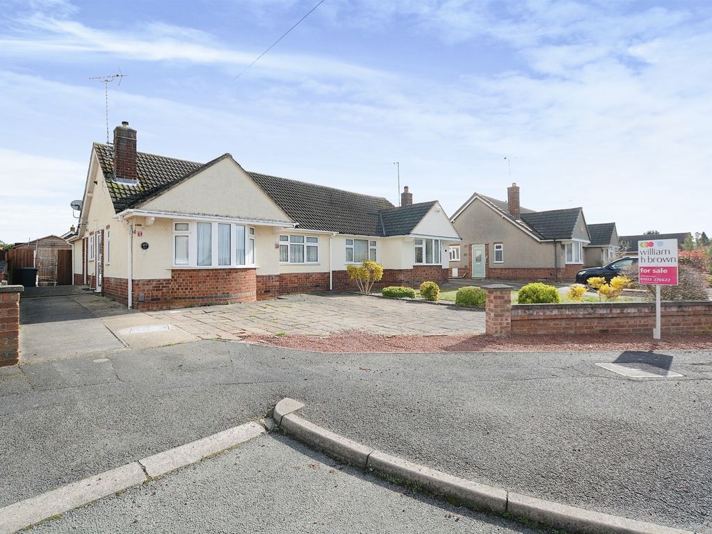 2 bed semidetached bungalow for sale in Cedar Way, Wellingborough NN8