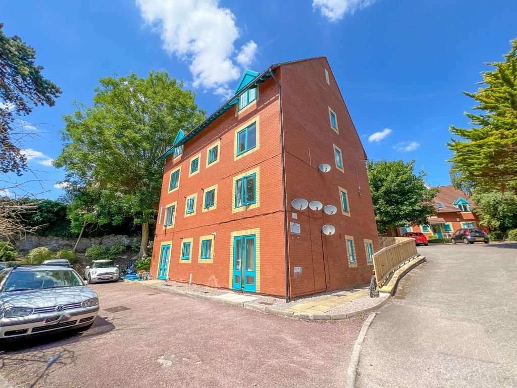 2 bed flat for sale in Badgers Walk, Brislington, Bristol BS4 Zoopla