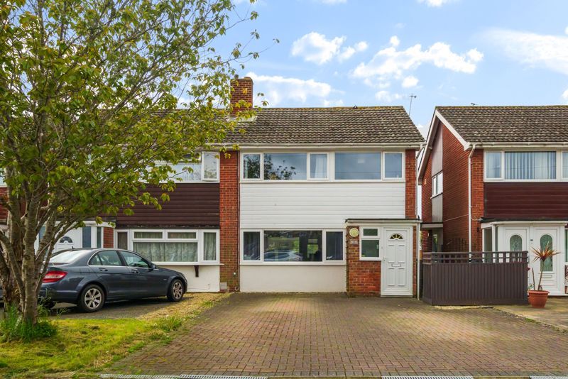 3 bed semidetached house for sale in Middleton Close, Fareham PO14