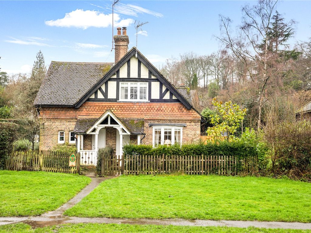 3 bed semidetached house for sale in Bulmers Cottages, Holmbury St