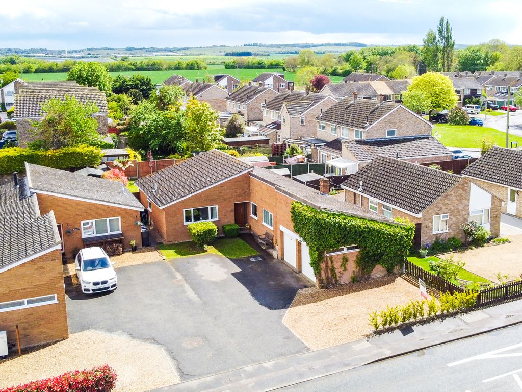 3 bed detached bungalow for sale in The Causeway, Bassingbourn, Royston